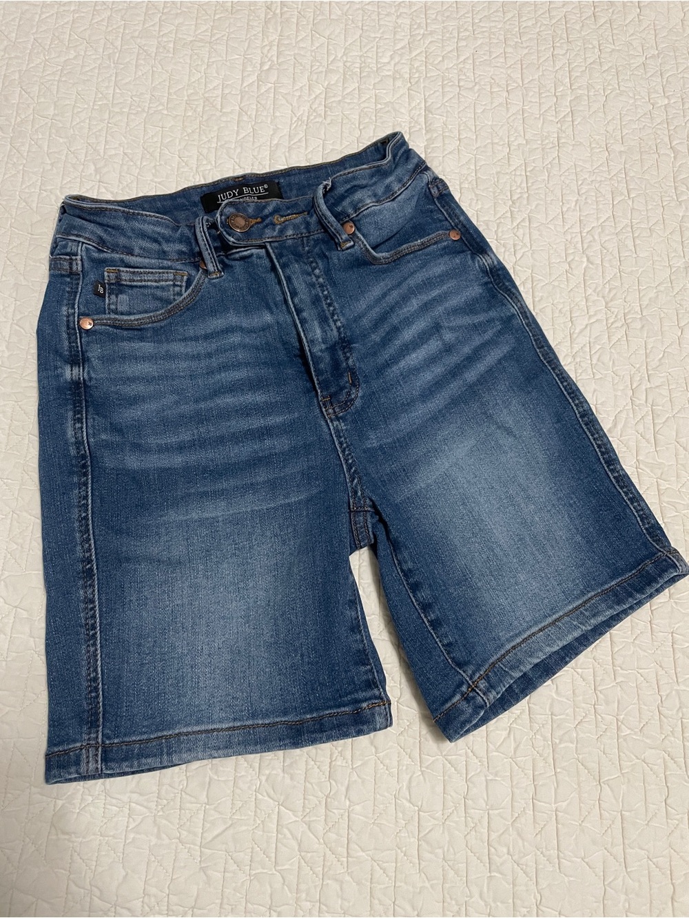 Judy Blue Medium Wash Women’s Denim Shorts